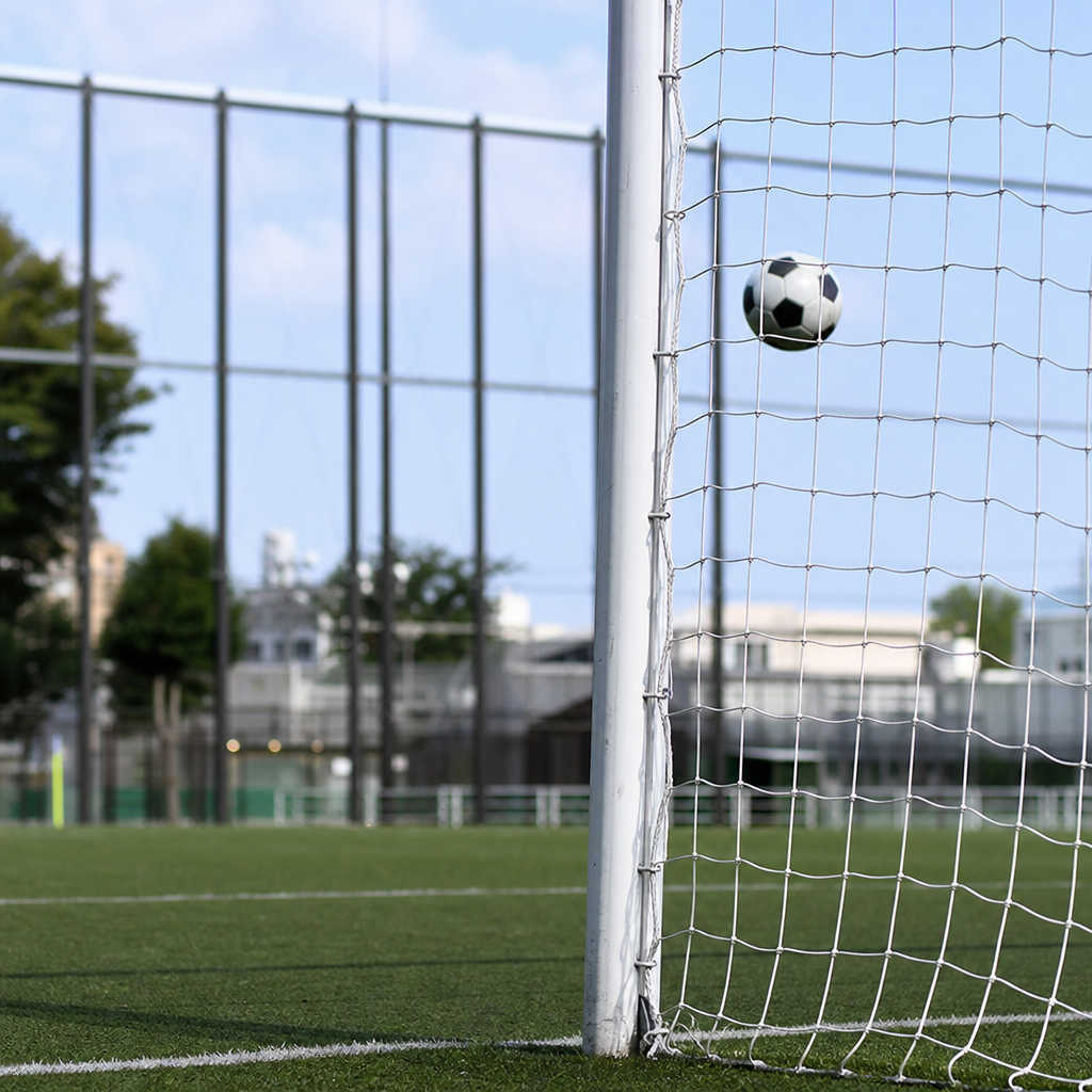 サッカーのクロスでニア狙いのコツ：得点率を上げる駆け引き