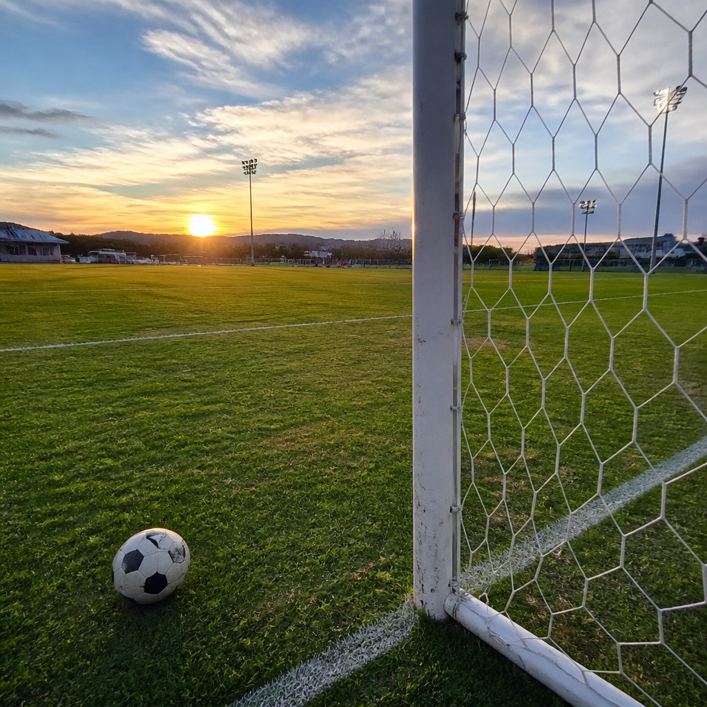サッカーフォワードのニア・ファー動き分けで得点率を上げる実戦のコツ